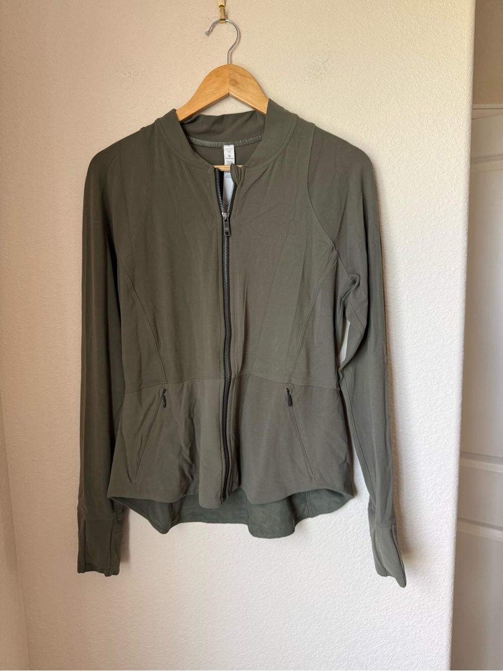 Lululemon The Ease Jacket Sage Size 12 - Picture 2 of 4